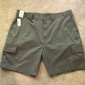 ROWM Shorts 44, Stretch Fabric.  Gray. 9 inch Inseam. Cargo pockets NWT $59.50